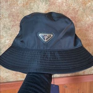 ❗️READ DESCRIPTION❗️Prada bucket hat